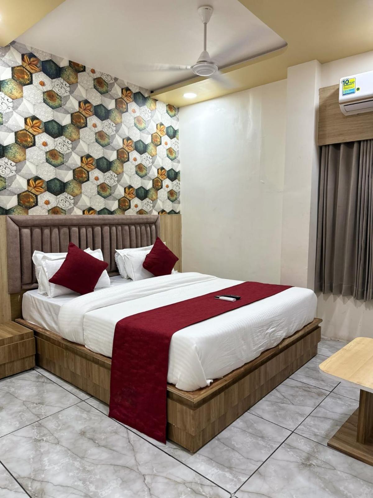 Hotel Alpine Ahmedabad Exterior photo