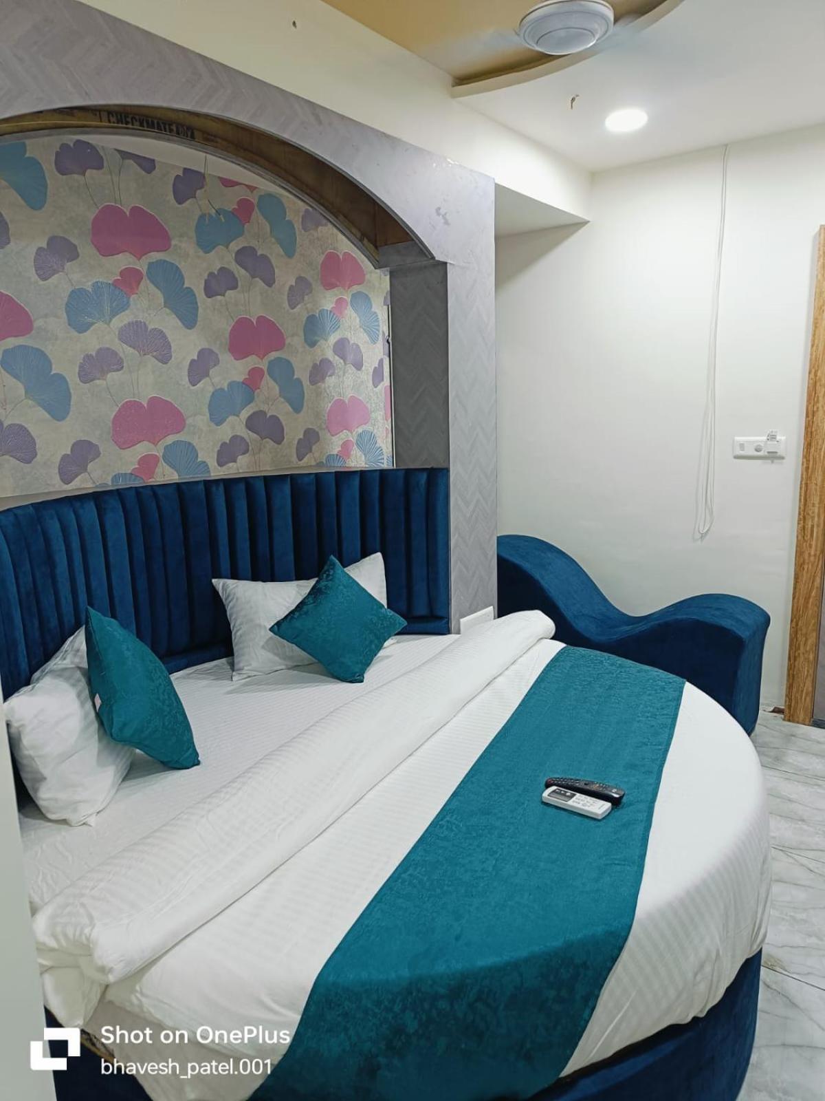 Hotel Alpine Ahmedabad Exterior photo